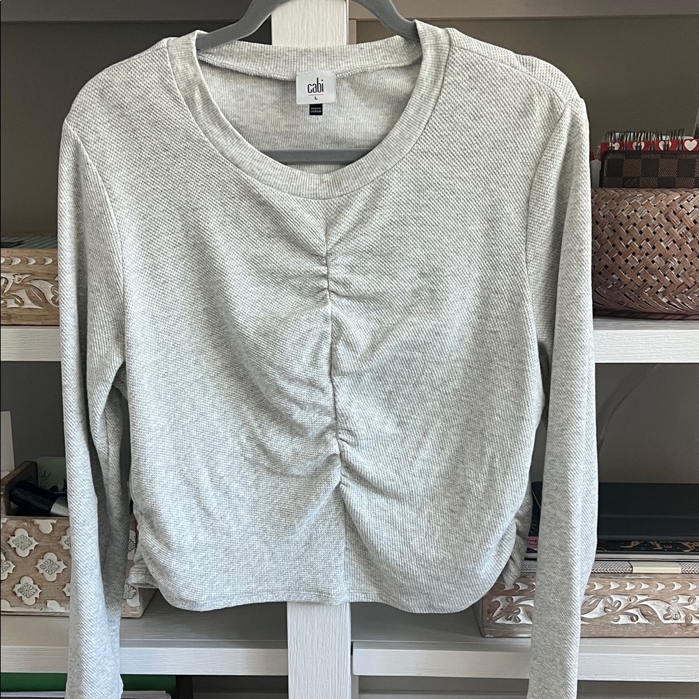 Cabi Chaser Tee style 4750 Grey Ruched Blouse! Size Large. Like new!